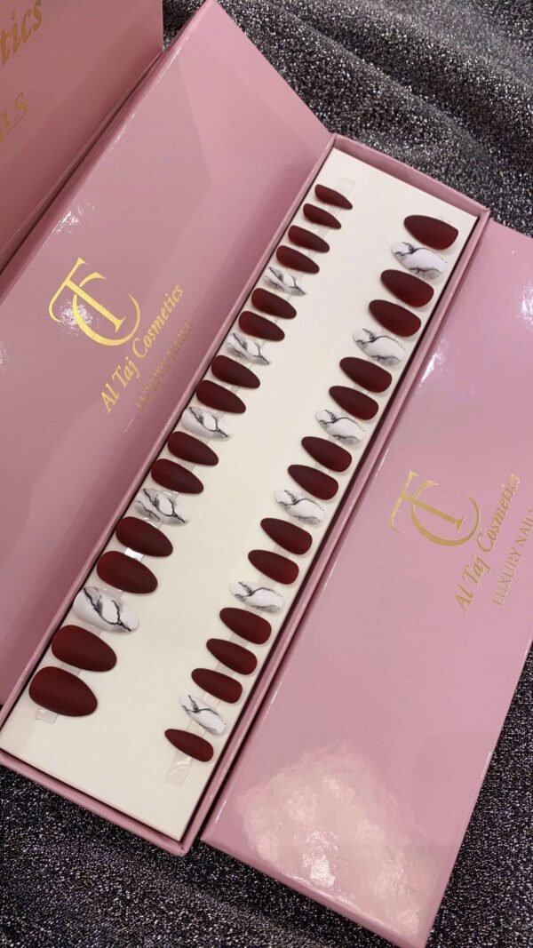 أحمر مطفي حاد مع ماربل