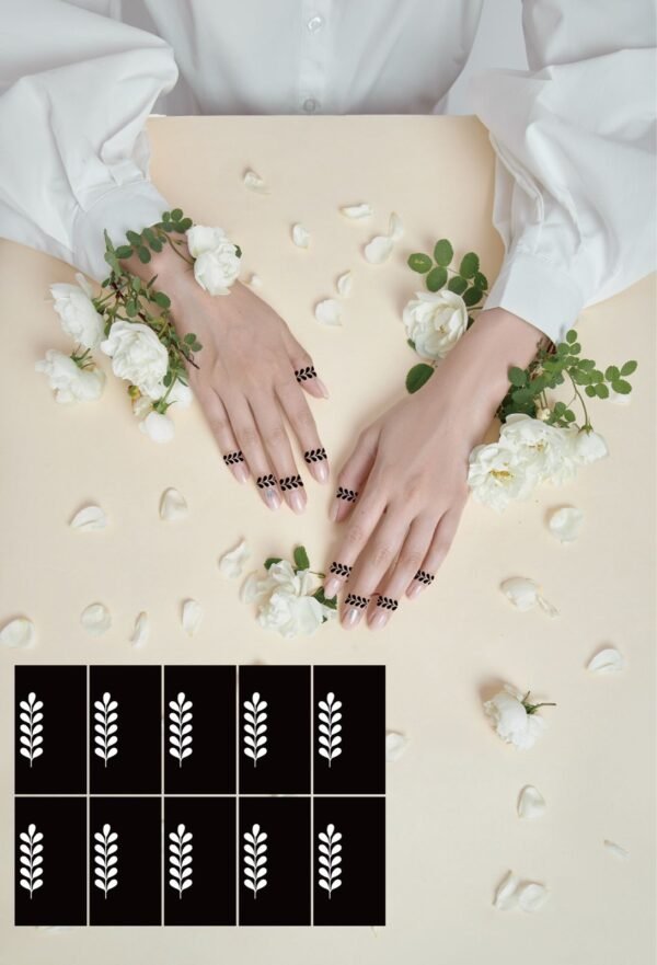 Finger stencils With Black henna cone