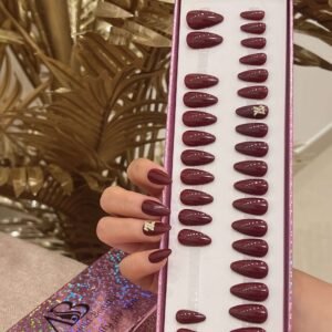 حاد عنابي غامق مع كريستال