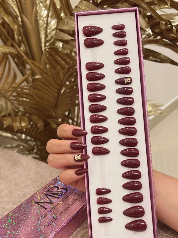 حاد عنابي غامق مع كريستال