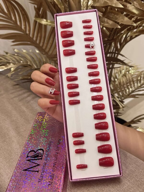 كوفن قصير عنابي مع كريستال