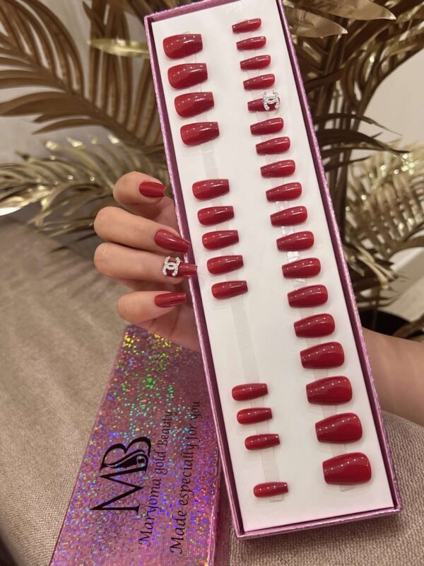 كوفن قصير عنابي مع كريستال