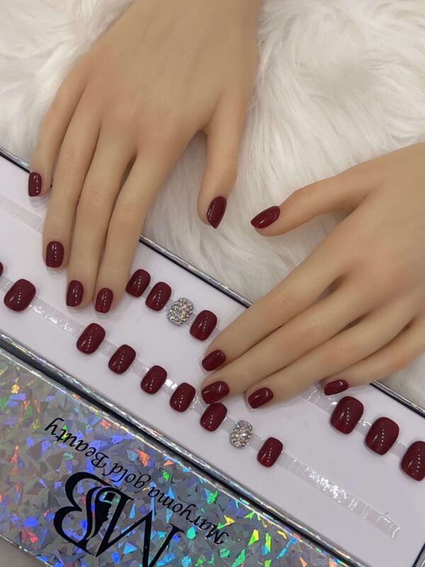 maroon short square